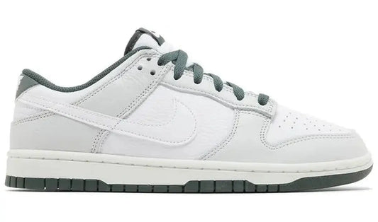 Nike Dunk Low Retro SE Photon Dust Vintage Green