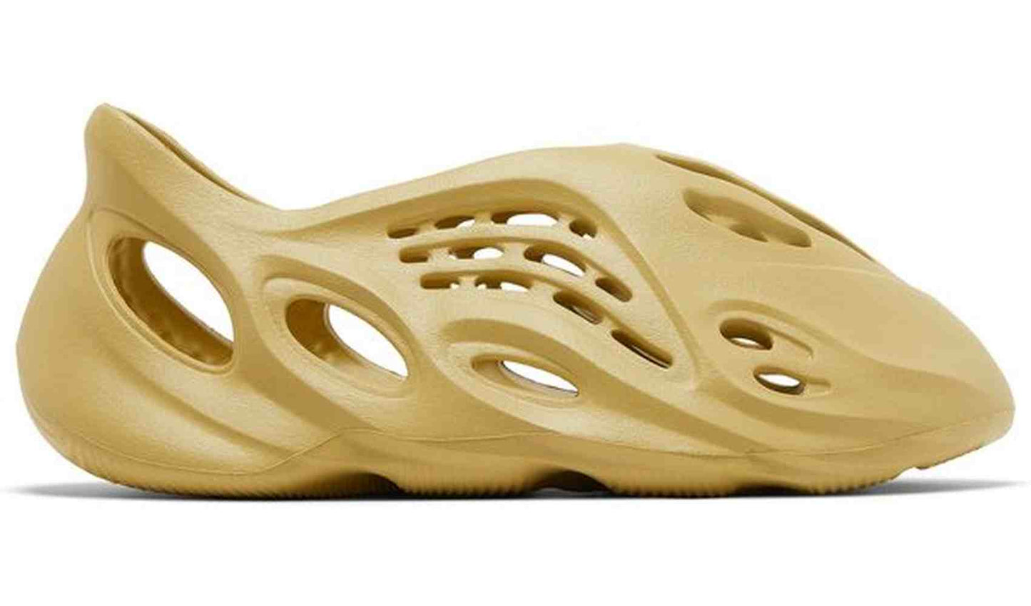 Yeezy Foam RNNR Sulfur